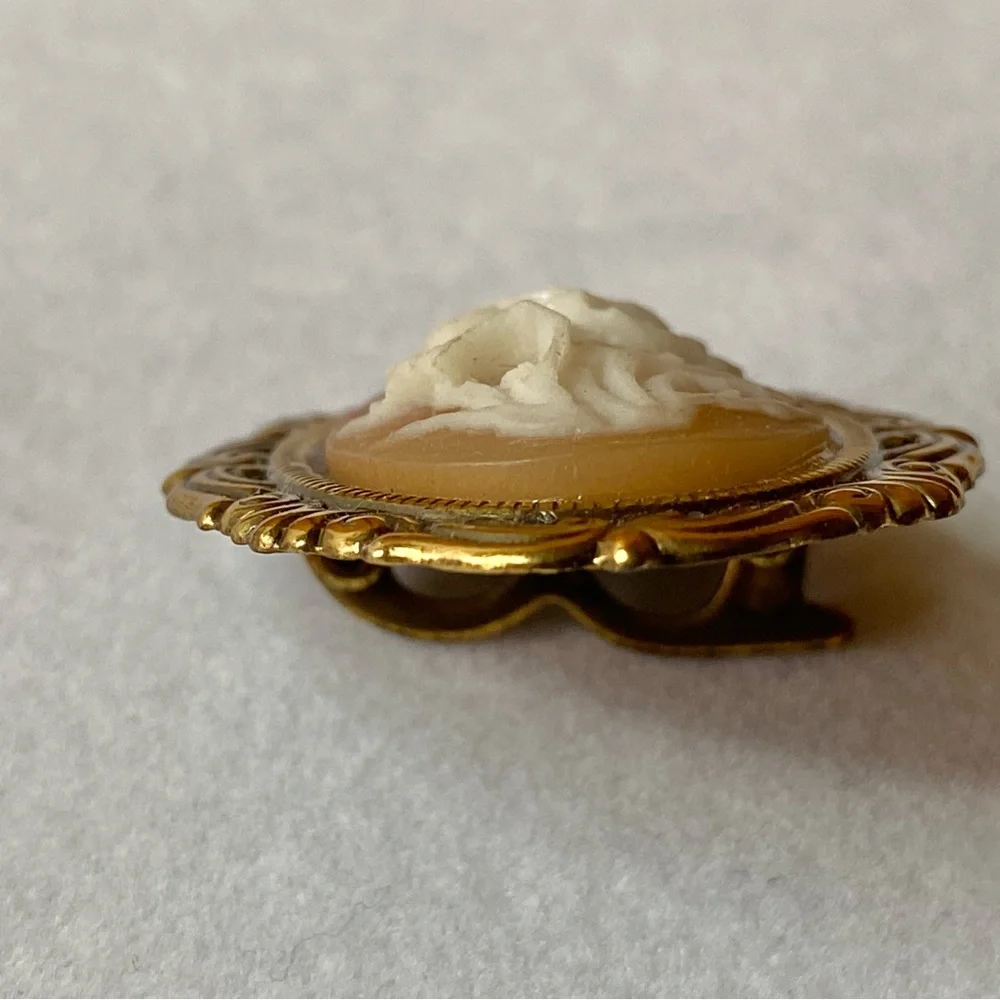Vintage Rose Cameo